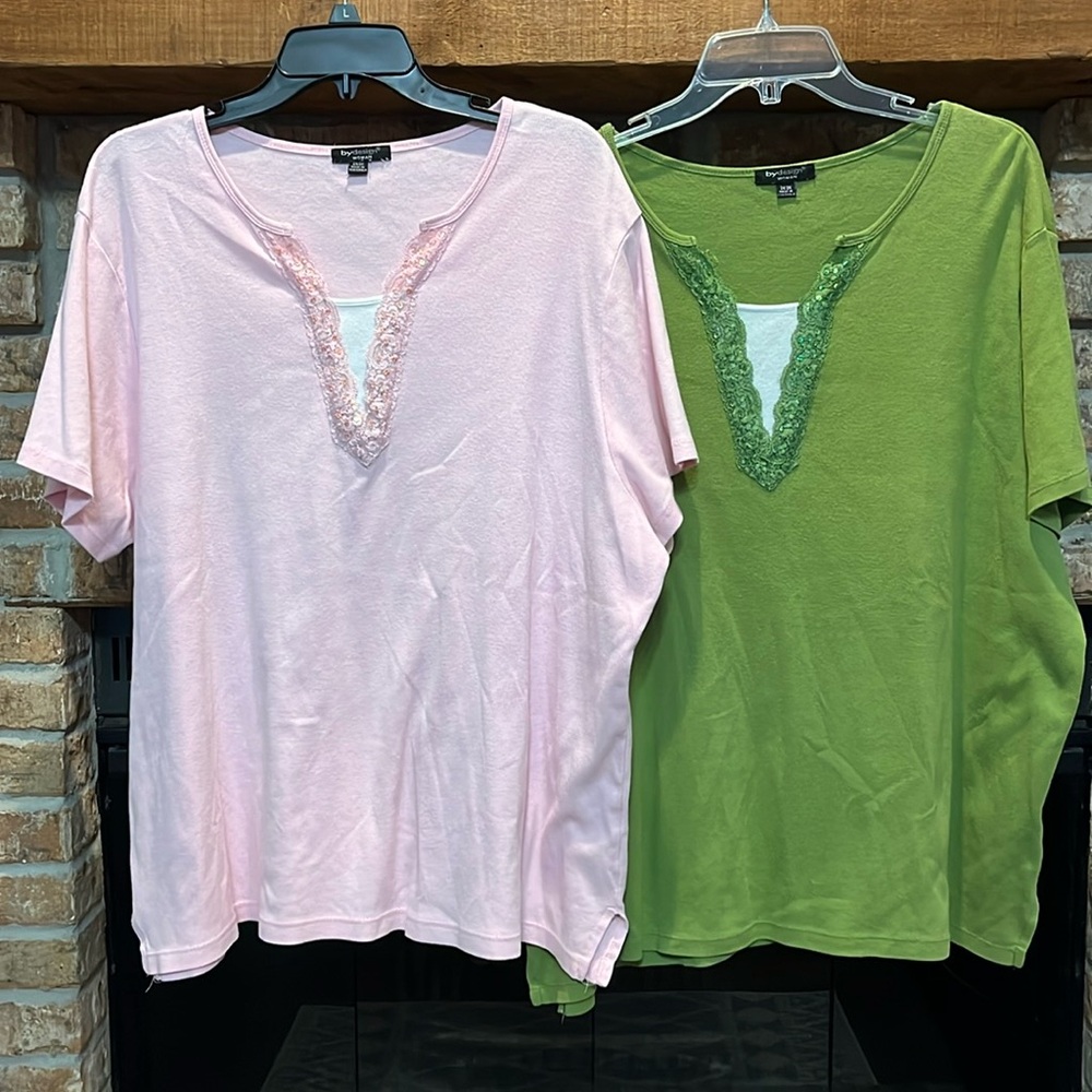 Set of 2 women’s knit tops